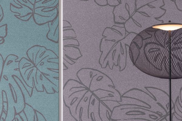 Grüne und graue Akustikstoffe mit Blattmotiv. Foto:TROPEA 07 Photo: Creation Baumann